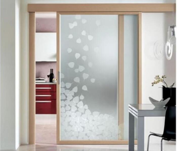 Mẫu cửa lùa nhôm kính 2 cánh với kính mờ