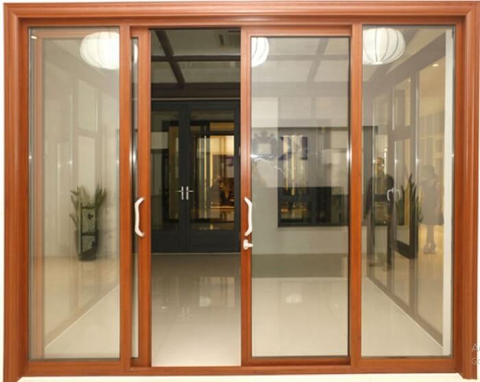 Mẫu cửa nhôm kính 4 cánh đẹp vân gỗ