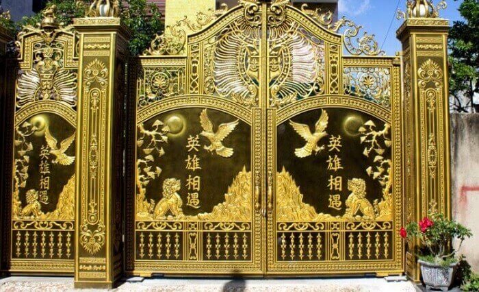 Mẫu cửa nhôm đúc khắc họa những con thú trong phong thủy